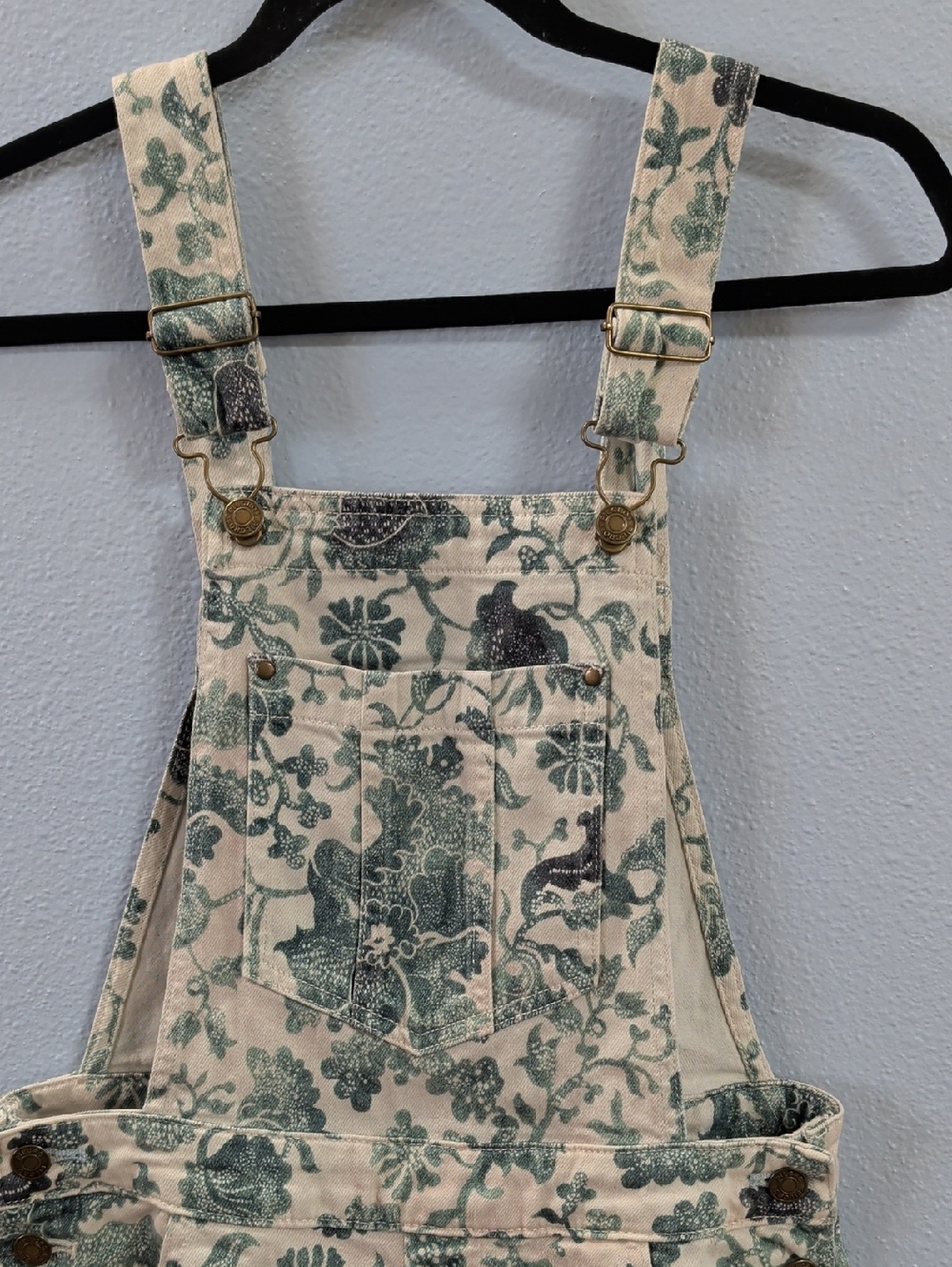 Pilcro Cutoff Botanical Cream Denim Overall Shorts Sage Floral Anthropologie - Picture 3 of 8